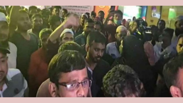 লাইসেন্স বাতিলের ঘোষণায় আদ্-দ্বীন হাসপাতালের সামনে বিক্ষোভ